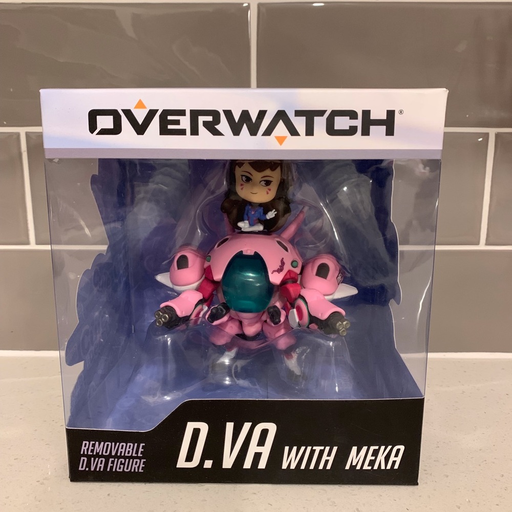 Overwatch D.VA with Meka Collectable Figure